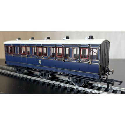 Hornby R40298 S&DJR 3rd Class 6 Wheel Navy Blue Coach No. 109, Maglights - BNIB