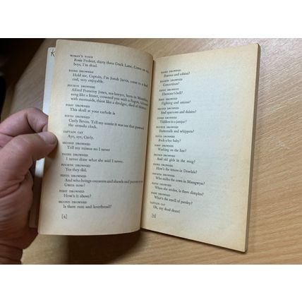 1979 DYLAN THOMAS "UNDER MILK WOOD" DRAMA PLAY FORMAT SMALL PAPERBACK BOOK (LL)