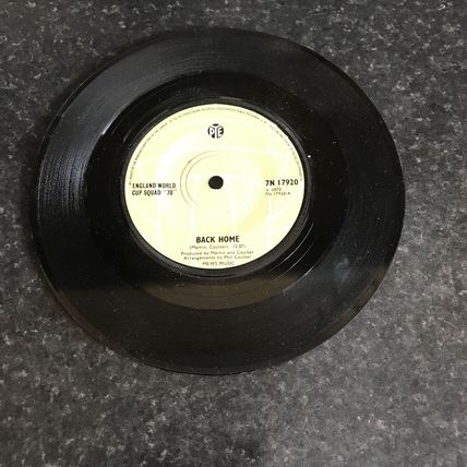 England World squad '70' -Back home - Cinnamon stick N7-17920