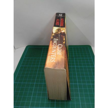 Close Encounters: An Alien Affairs Novel, Katherine Allred US PB