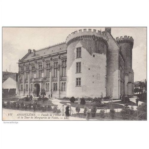 Facade De L'Hotel De Ville Et La Tour De Marguerite De Valoic Angouleme France