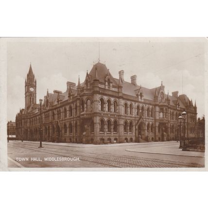 B649 MIDDLESBROUGH -TOWN HALL . R/P POSTCARD
