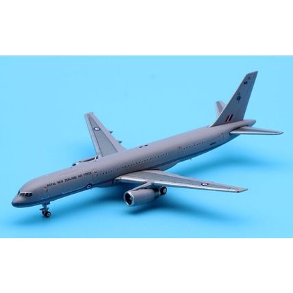 B757-200 ROYAL NEW ZEALAND AIR FORCE REG: NZ7571 W/ANT - JCWINGS XX4443 1/400