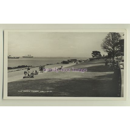 iw0029 - Isle of Wight - The Green along Cowes Esplanade c1950s - postcard