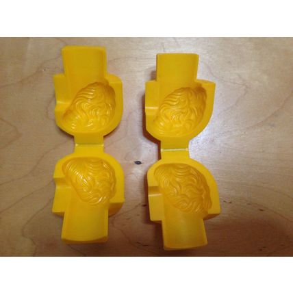 Vintage 1977 play-Doh Fuzzy Pumper Barber & Beauty Shop Accessories
