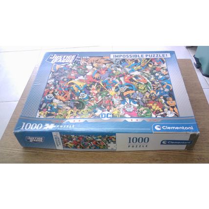 JUSTICE LEAGUE - IMPOSSIBLE PUZZLE Jigsaw by Clementoni (1000 Piece)