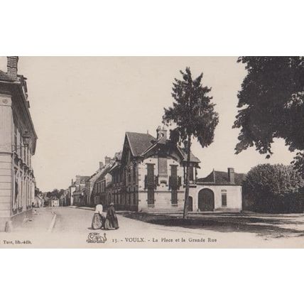 Voulx La Place Et La Grande Rue French Postcard