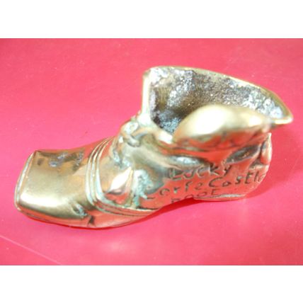 BRASS/ MATCH HOLDER STRIKER ON HEEL CORFE CASTLE (23/05)
