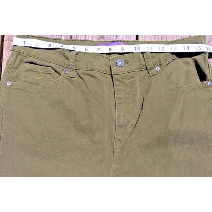 Gloria Vanderbilt Women's Amanda Original Slimming Jean Olive Size 12 Medium
