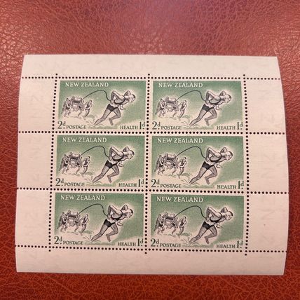 New Zealand 1957 Health STAMPS Lifesavers & Swimming MLH Miniature mint MS761