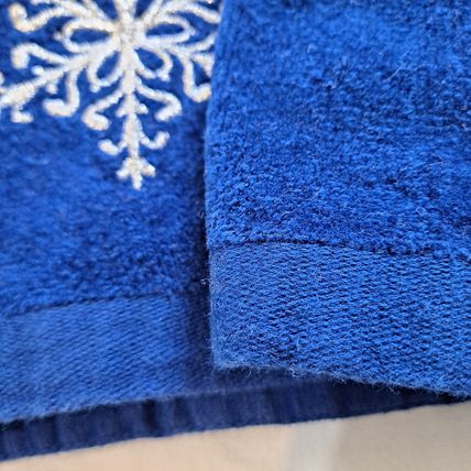 Lot 2 Christmas Bathroom BLUE TOWELS Snowflake Holiday Hand Face 23" x 16"