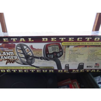 NEW Bounty Hunter Land Ranger METAL DETECTOR, Does it all , 5 year Warranty