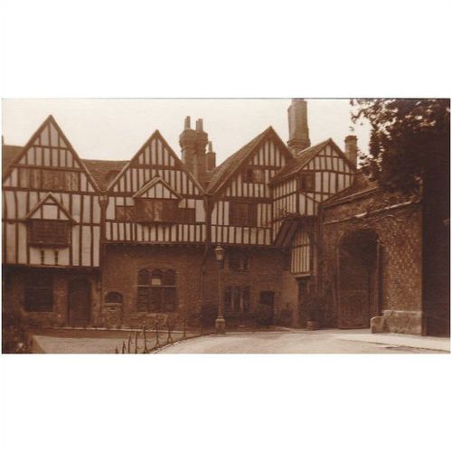 Winchester, Chevyney Court Hampshire Postcard.ham5527