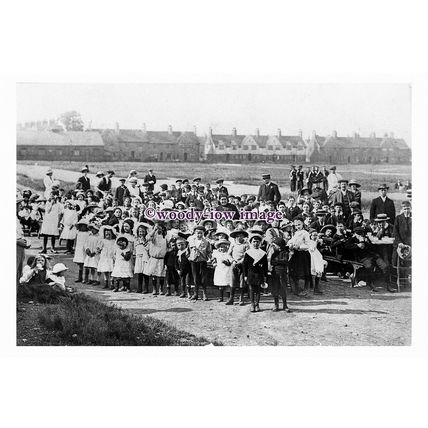 pu3038 - Yorks - Woodlands Children gather at the Model Village - print 6x4