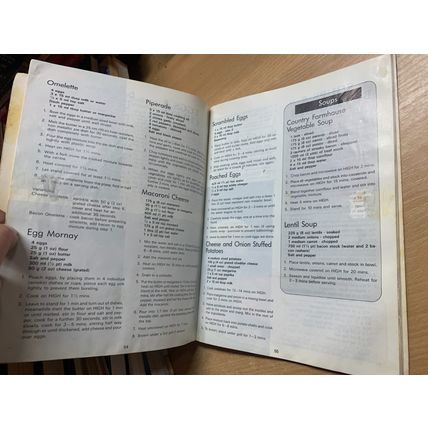 RARE* VINTAGE "SANYO MICROWAVE OVEN COOK BOOK" RECIPES PAPERBACK BOOK (LL)