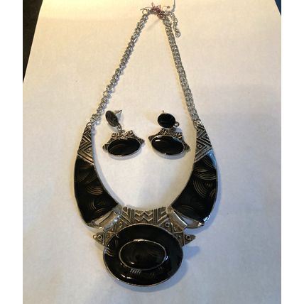 Black and Gold Enamel Bib Necklace and Earring Set - NEW - 10" -5159