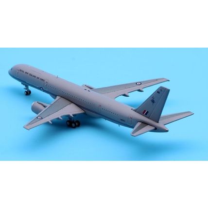 B757-200 ROYAL NEW ZEALAND AIR FORCE REG: NZ7571 W/ANT - JCWINGS XX4443 1/400