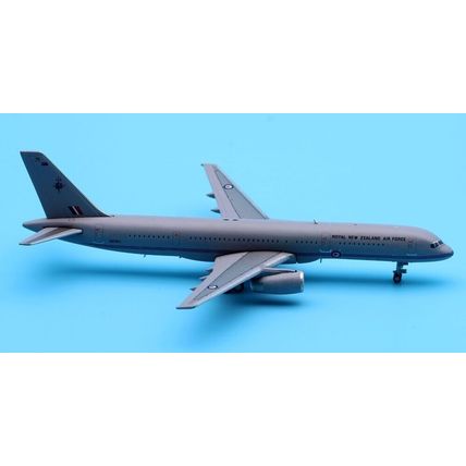 B757-200 ROYAL NEW ZEALAND AIR FORCE REG: NZ7571 W/ANT - JCWINGS XX4443 1/400