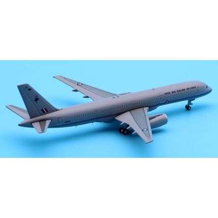 B757-200 ROYAL NEW ZEALAND AIR FORCE REG: NZ7571 W/ANT - JCWINGS XX4443 1/400