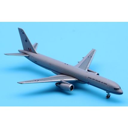 B757-200 ROYAL NEW ZEALAND AIR FORCE REG: NZ7571 W/ANT - JCWINGS XX4443 1/400
