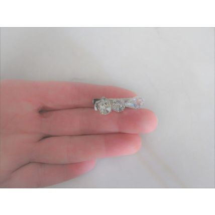 Small crystal alligator hair clip for fine thin hair