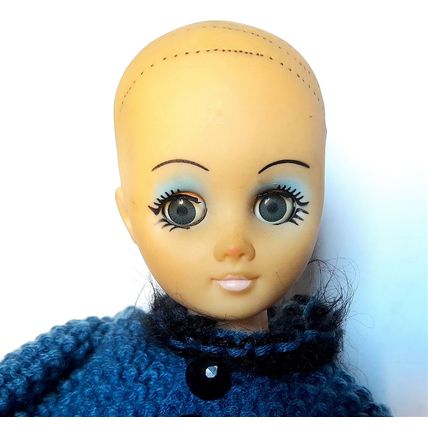 1991 VINTAGE DOLL - JOINTED - BLUE MOVING EYES - KNITTED DRESS - 29 cm NO HAIR