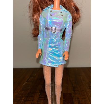 Used VTG 1998 Blonde Barbie W/ Fashion Avenue Boutique Iridescent Blue #18126