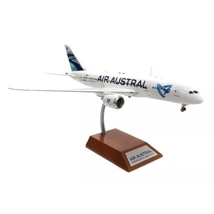 BOEING 787-8 AIR AUSTRAL REG:F-OLRC W/STAND - INFLIGHT200 IF7870616 1/200 - SALE