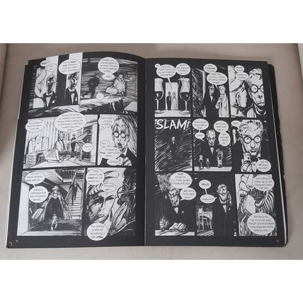 It's Dark in London : A graphic Collection of Short Stories : fine minus