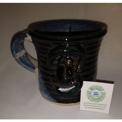 HANDCRAFTED GLAZED STONEWARE FACE MUG BLUES & WHITE SIGNED RT