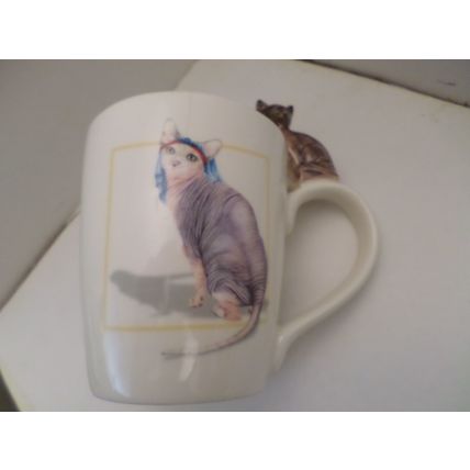 AIYARA Homestore - Sphynx Cat -Designed By Alicia Batgero - hairline crack on