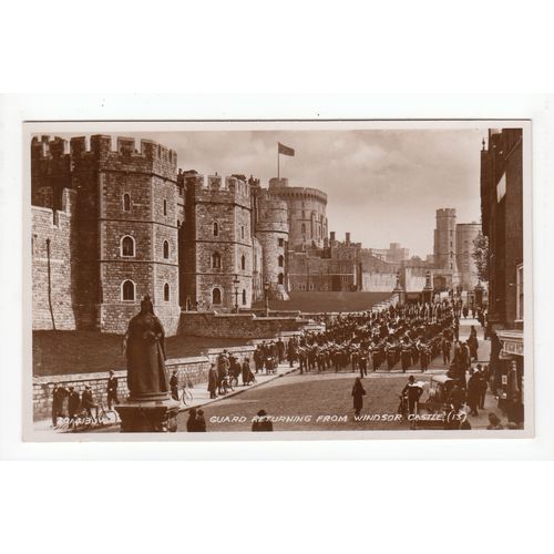Guard Returning from Windsor Castle RP Postcard Berkshire 201413
