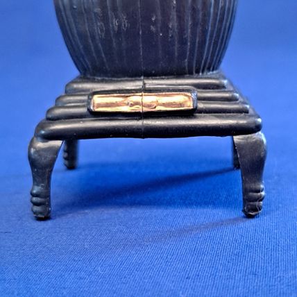 Vintage POT BELLY STOVE Salt & Pepper Shaker Set 3 3/4" Plastoc Wood Oven Spice