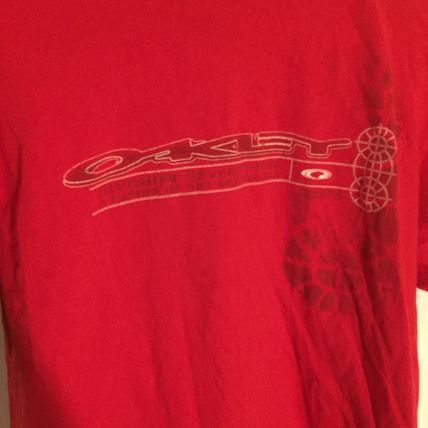 Preowned Oakley Men's Medium Red T-Shirt (Wears a Little Small)