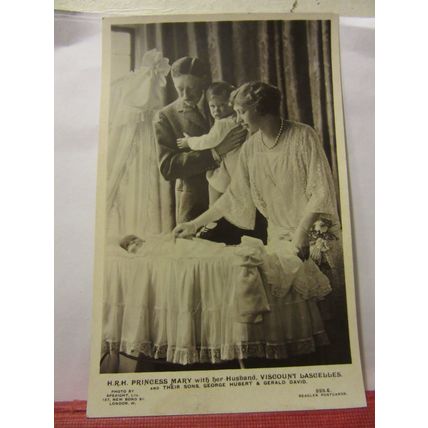 H.R.H. PRINCESS MARY WITH HUSBAND AND SONS c.1922 unused postcard b/w RP /
