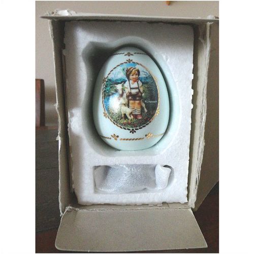 Porcelain egg Little Goat Herder 1994 M. I. Hummel Danbury Mint collectible