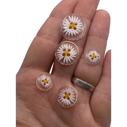 Transparent Clear Daisy Flower 4 Hole Sewing Knitting Buttons 20mm To 11.5mm