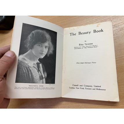 RARE* 1924 1ST EDITION "THE BEAUTY BOOK" RITA STRAUSS HARDBACK BOOK (P2)