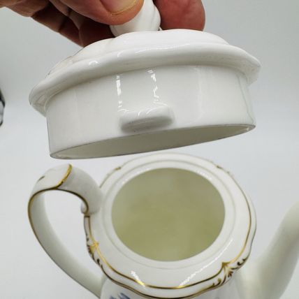 Wedgwood England Ashbury Bone China Coffee /Tea pot Blue White Gold Rim Large
