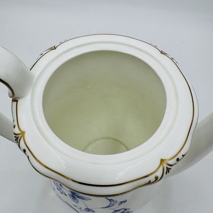 Wedgwood England Ashbury Bone China Coffee /Tea pot Blue White Gold Rim Large