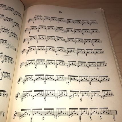 Metodo per Chitara. Guitar method. Dionisio Aguado. Berben. Italian & English
