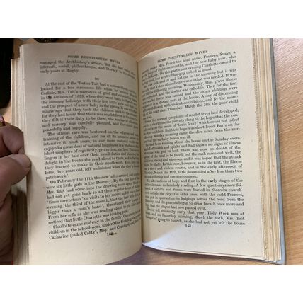 1943 "THE HISTORY OF THE PARSON'S WIFE" MARGARET H WATT HARDBACK BOOK (P3)