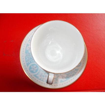 HAMPTON COURT/ CUP AND SAUCER (16/01)