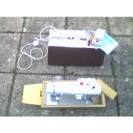 NEW HOME Sewing Machine 676 With Pedal / Feet / Tools / Book & Case - Working