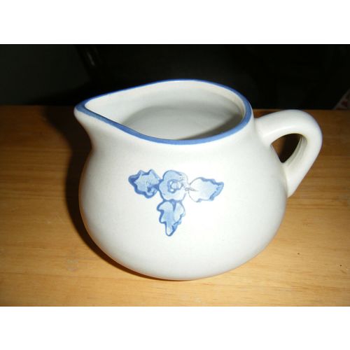 Vintage Pfaltzgraff Yorktowne Gravy Sauce Syrup Pitcher