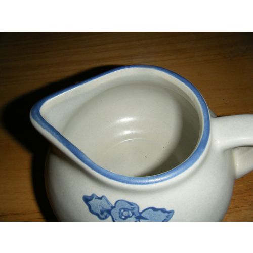 Vintage Pfaltzgraff Yorktowne Gravy Sauce Syrup Pitcher