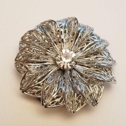 Silver Tone Filigree Flower Scarf Clip