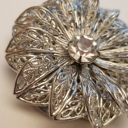 Silver Tone Filigree Flower Scarf Clip