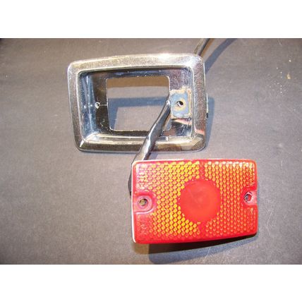 1971 - 80 INTERNATIONAL RED MARKER LIGHT ASSY OEM 404498-C21 SAE PIA70 IH 704