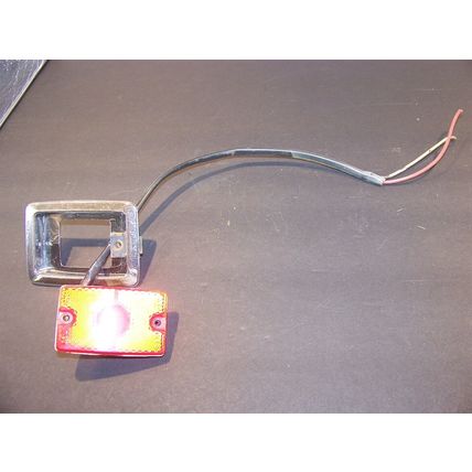 1971 - 80 INTERNATIONAL RED MARKER LIGHT ASSY OEM 404498-C21 SAE PIA70 IH 704
